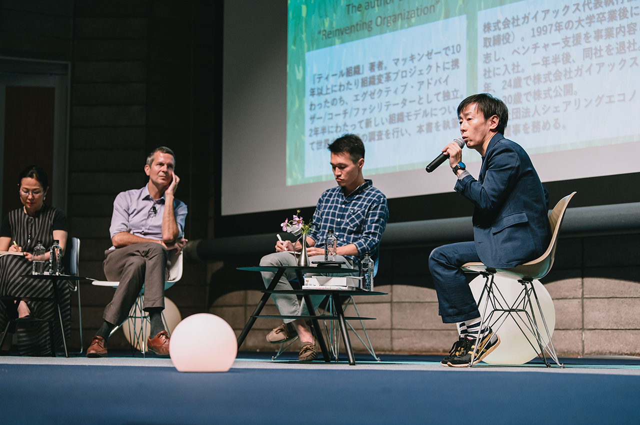 Yoshihisa speaks as Frederic and Yuji listen