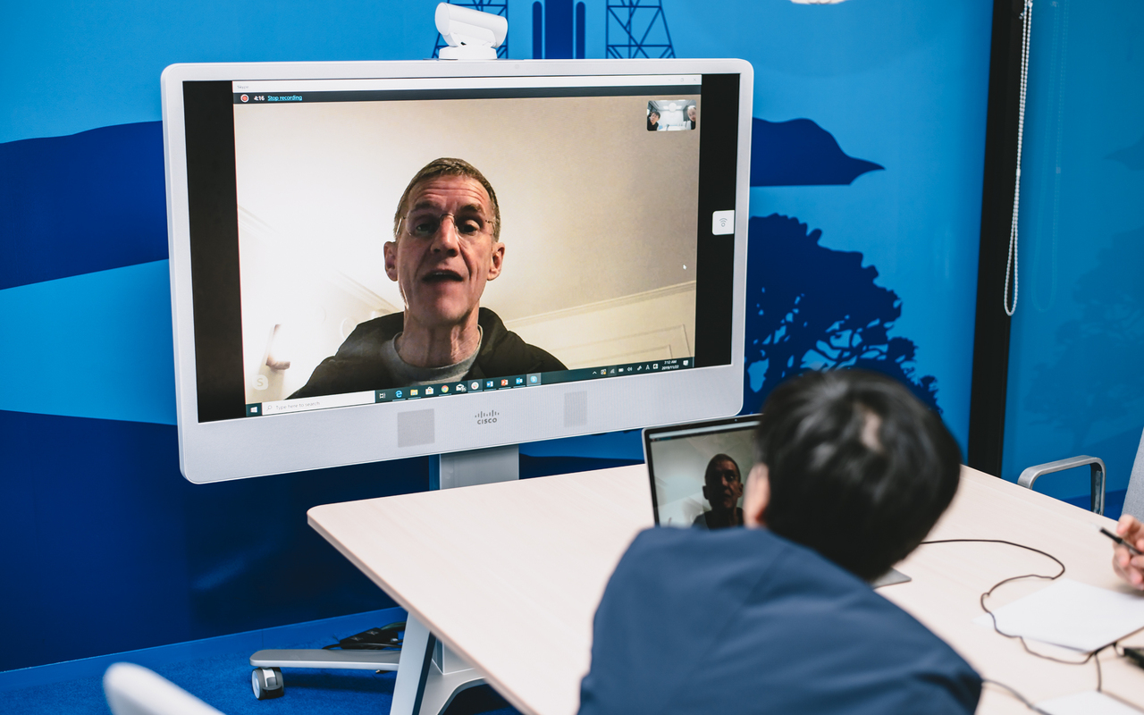 Stanley McChrystal and Yoshihisa Aono having a video meeting